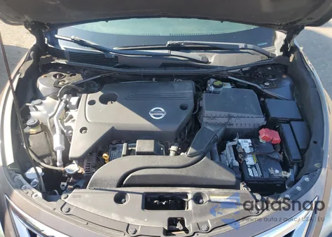 2015 Nissan Altima 2.5 из США, поврежденный, VIN 1N4AL3AP0FC105210